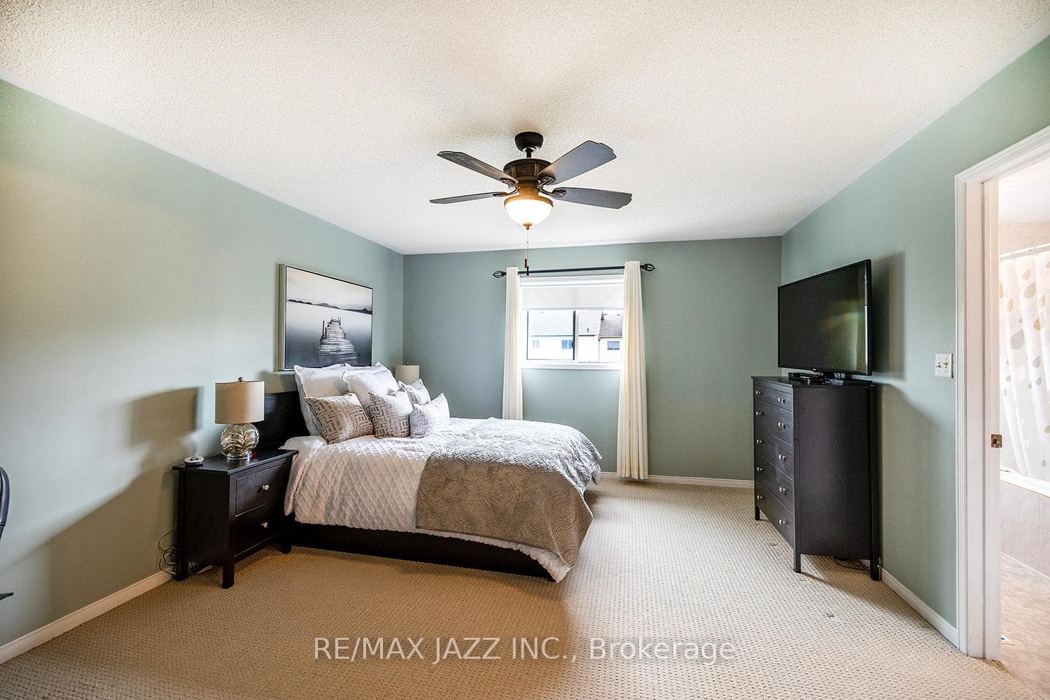 136 Wilkins Crescent photo 21