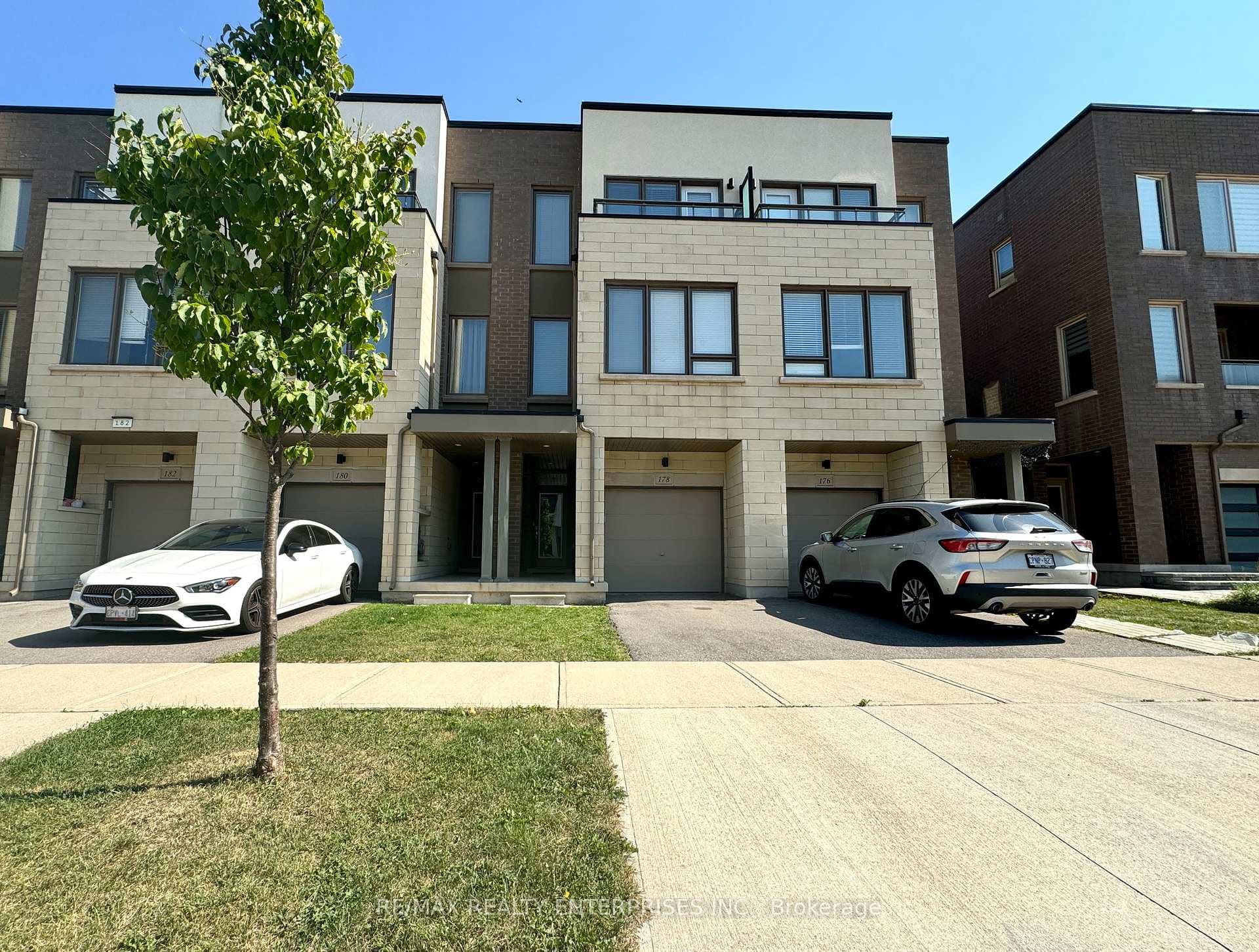 178 Squire Crescent photo 1