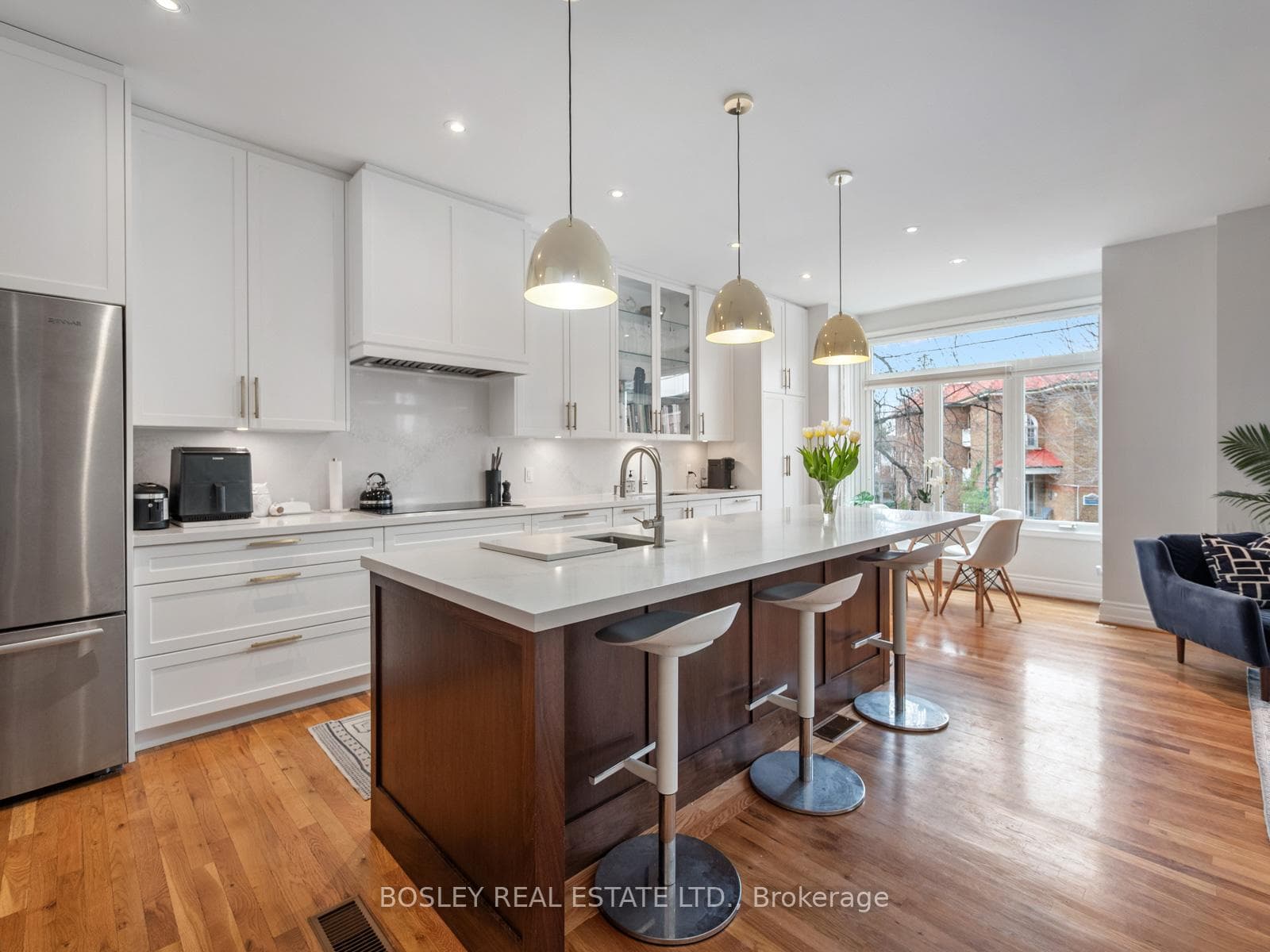 8 De Savery Crescent photo 2