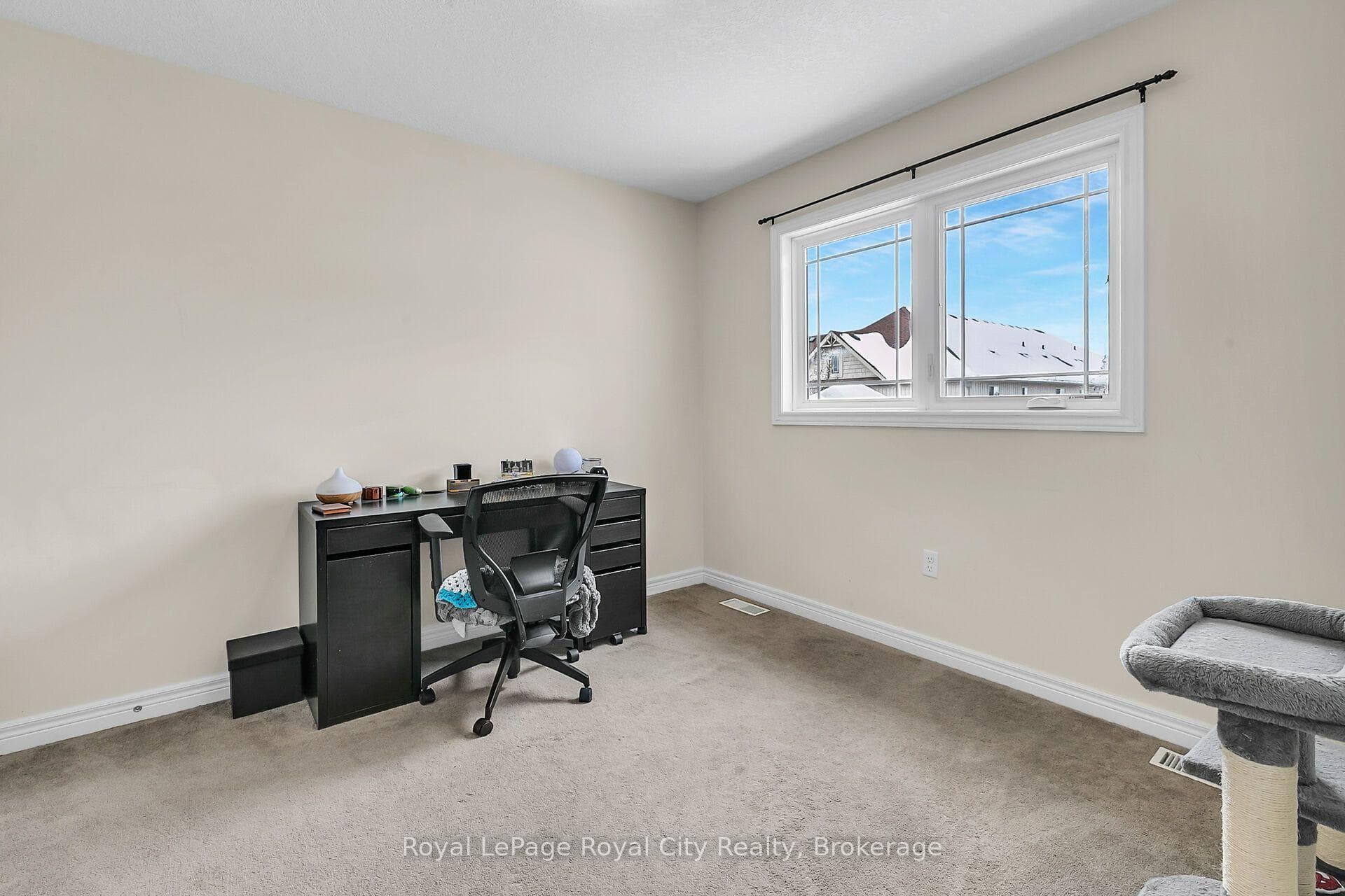 355 Macalister Boulevard Unit 9 photo 12