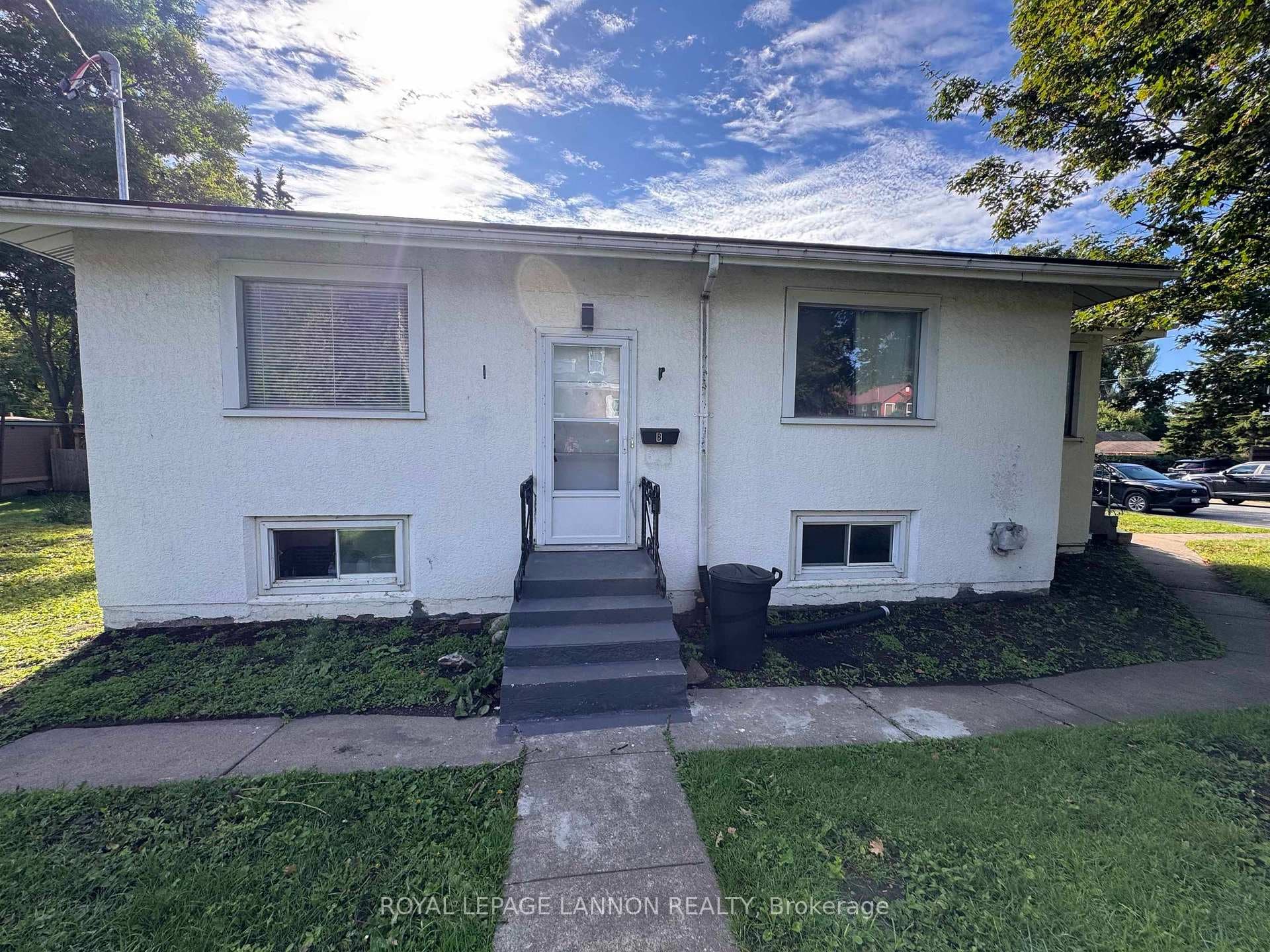 300 Van Horne St. photo 7