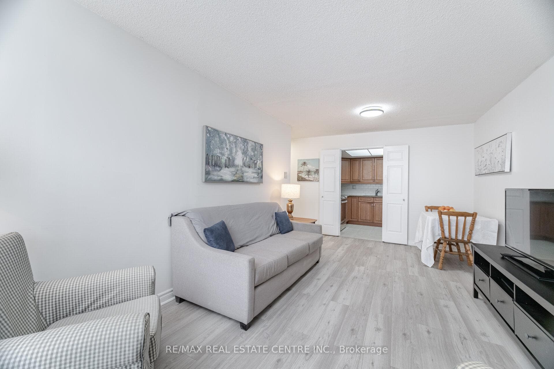 1111 Bough Beeches Boulevard Unit 103 photo 15
