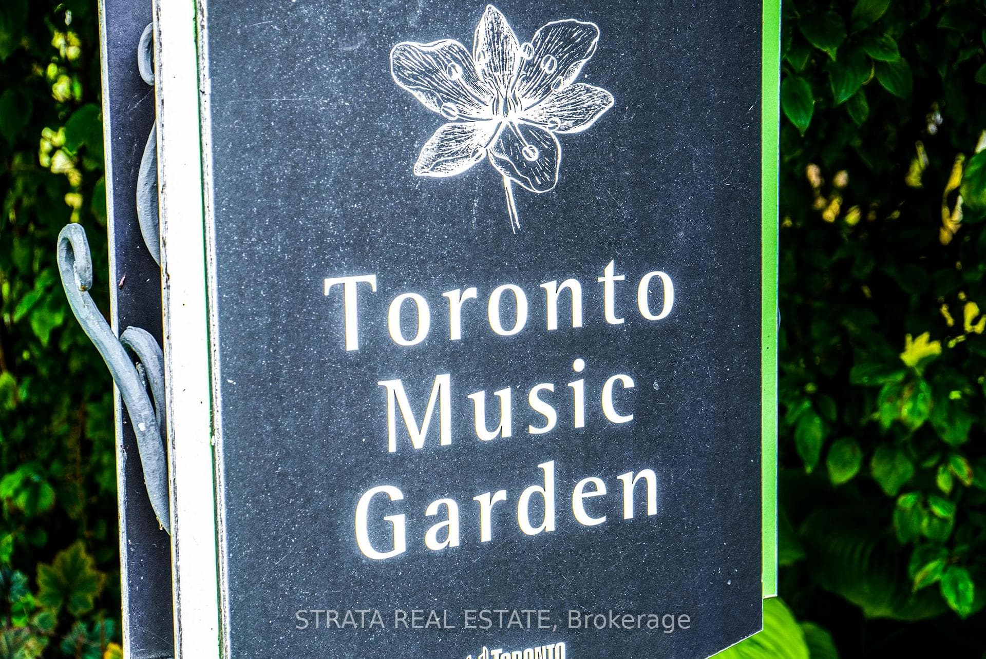 500 Queens Quay Unit 402W photo 34
