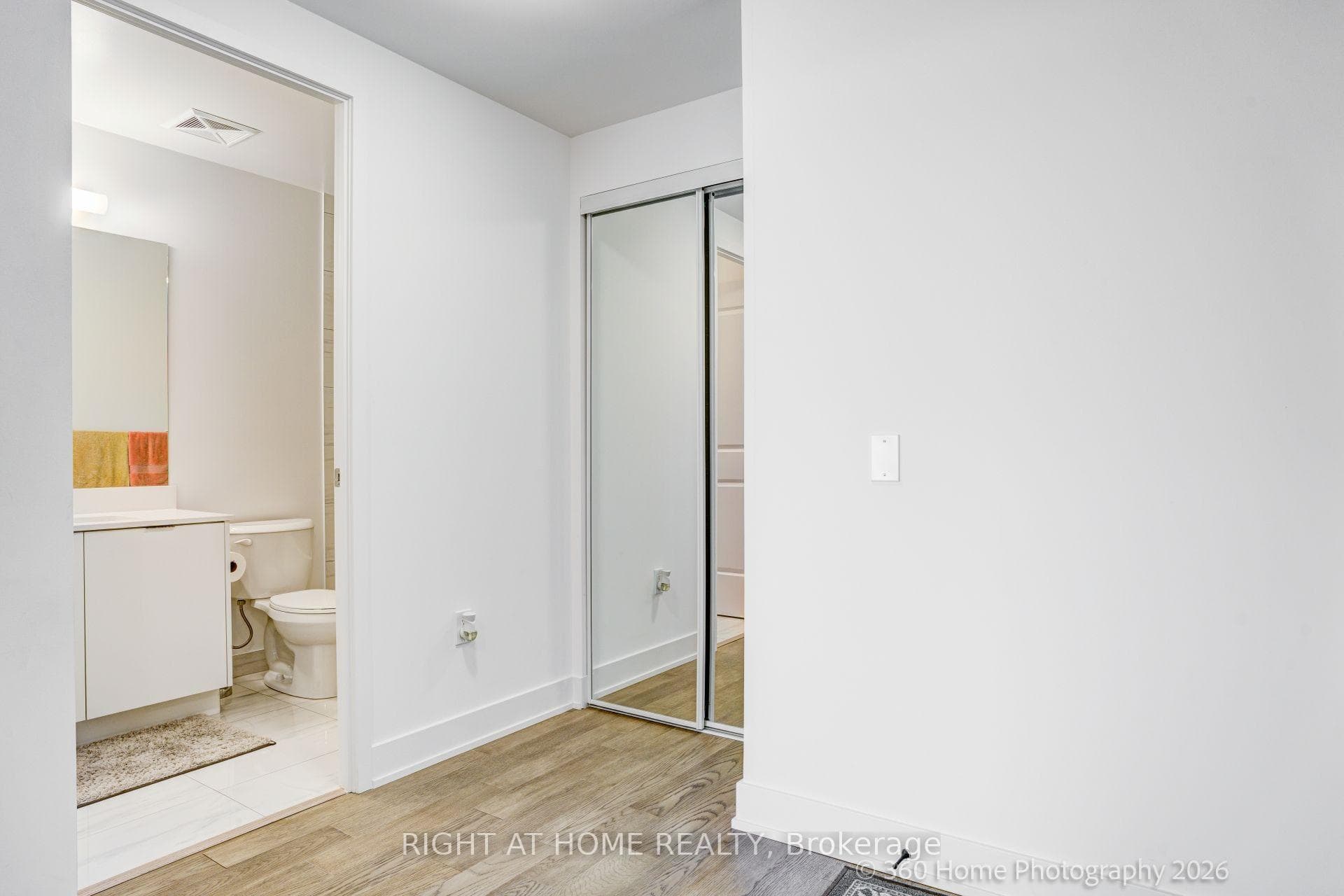 202 Burnhamthorpe Road Unit 505 photo 6