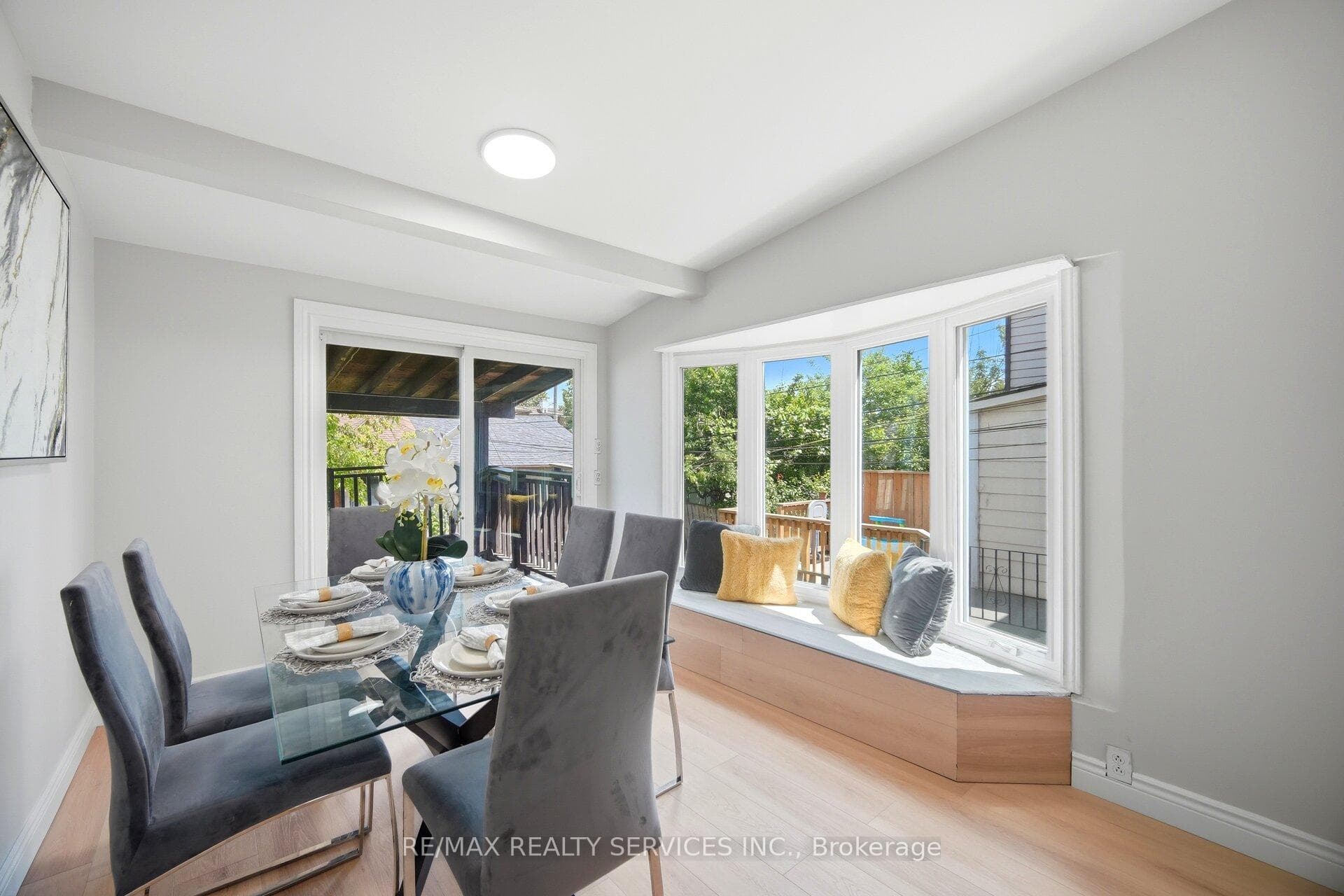 1147 Dufferin Street photo 11