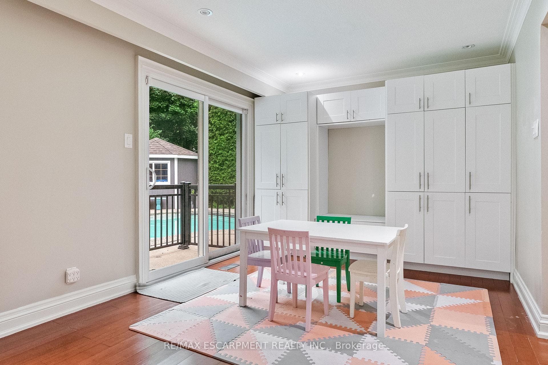 615 VANESSA Crescent photo 16