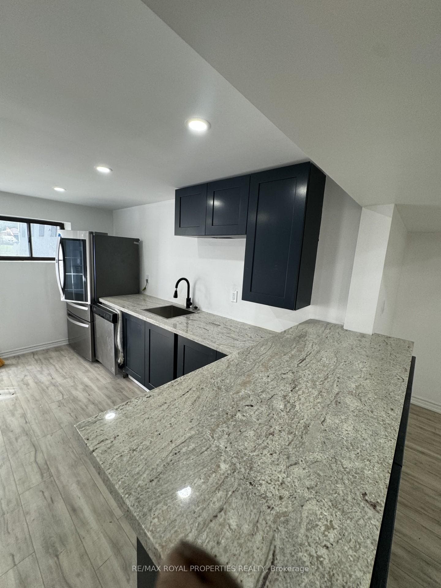 165 Ellwood Drive Unit Bsmt photo 6