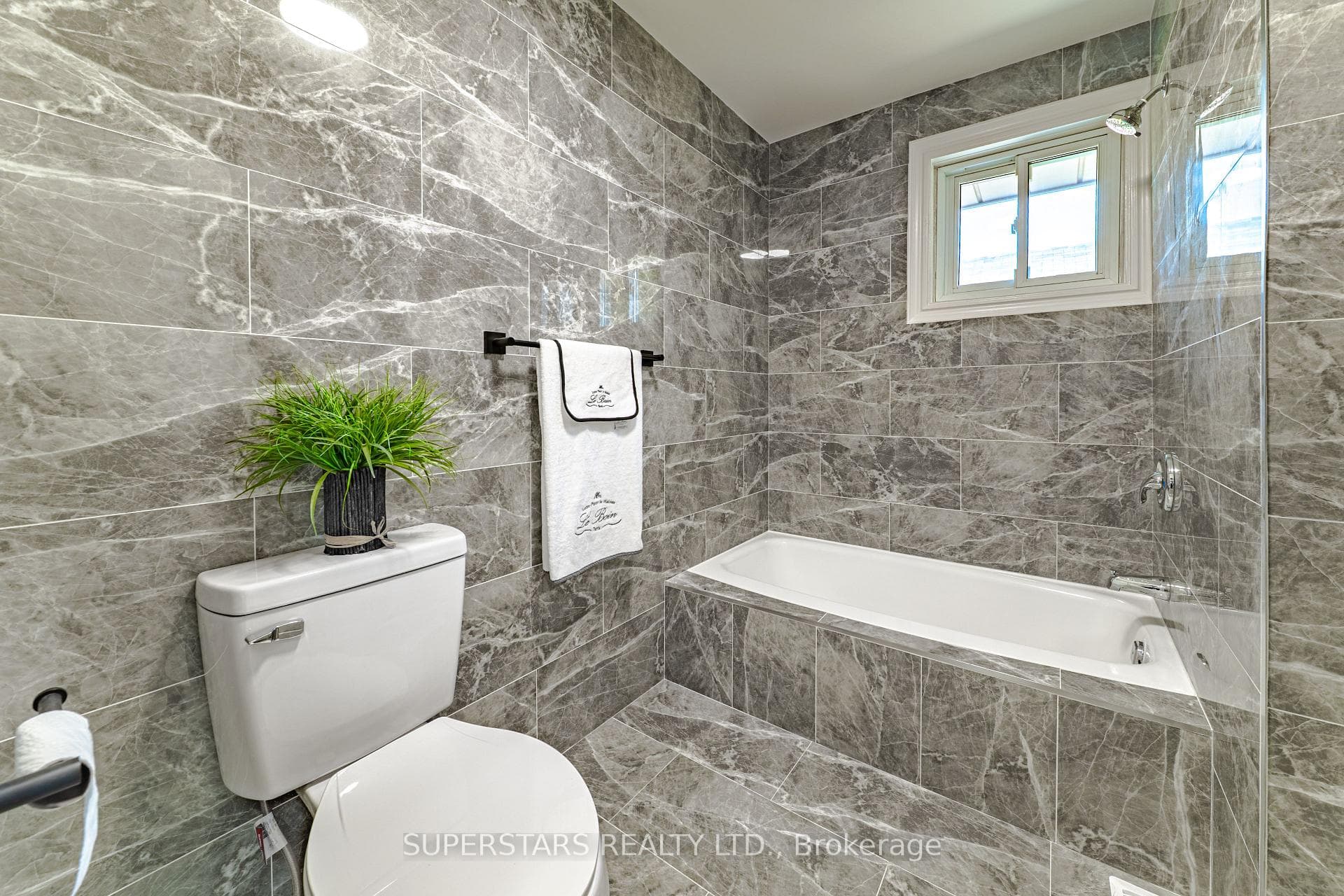461 Cromwell Avenue photo 16