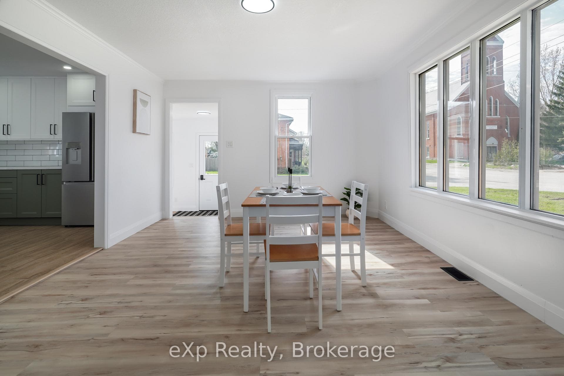 2051 Albert Street photo 13