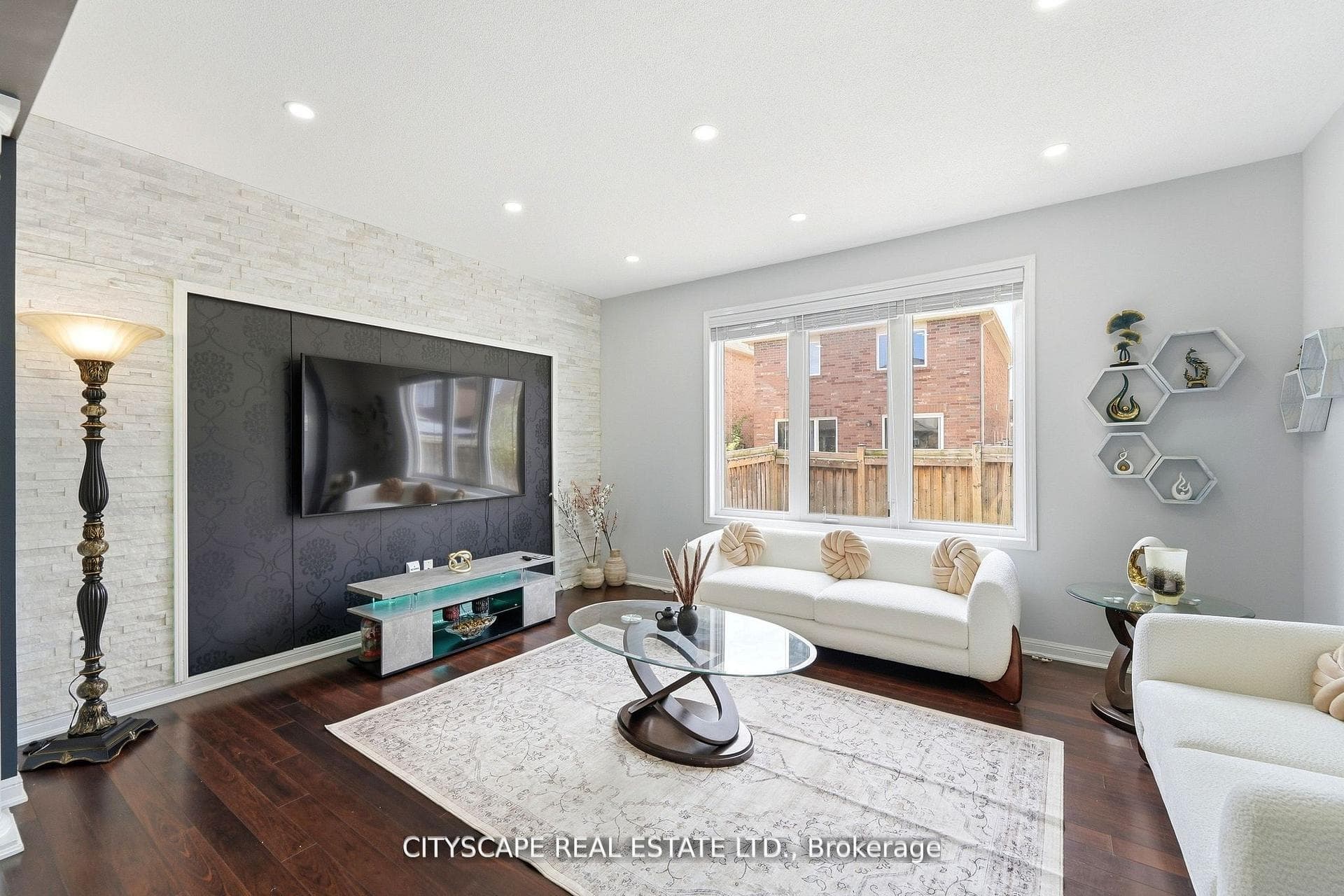 305 Gleave Terrace photo 8