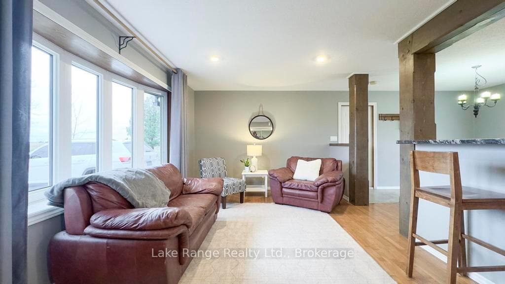 734 LAKE RANGE Drive photo 6