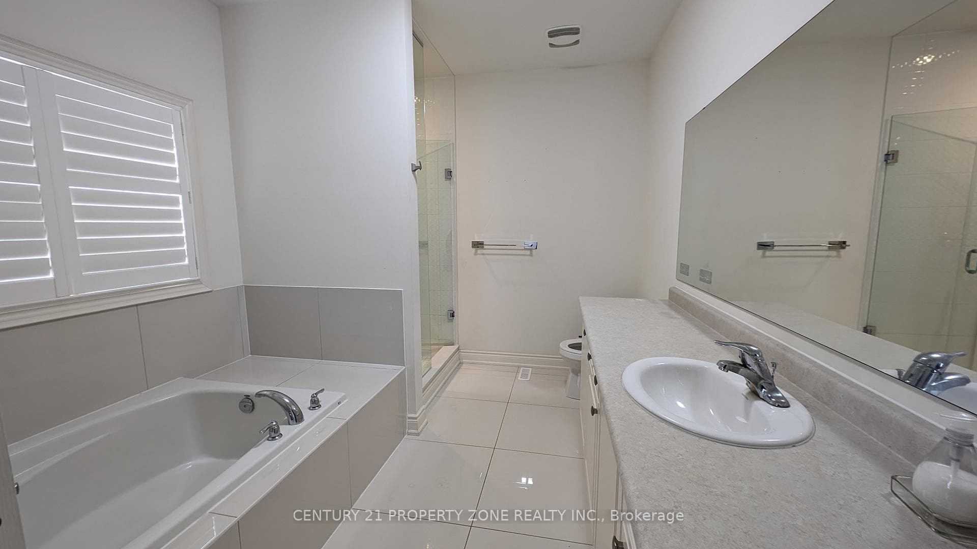 10 Goderich Drive Unit Upper photo 18