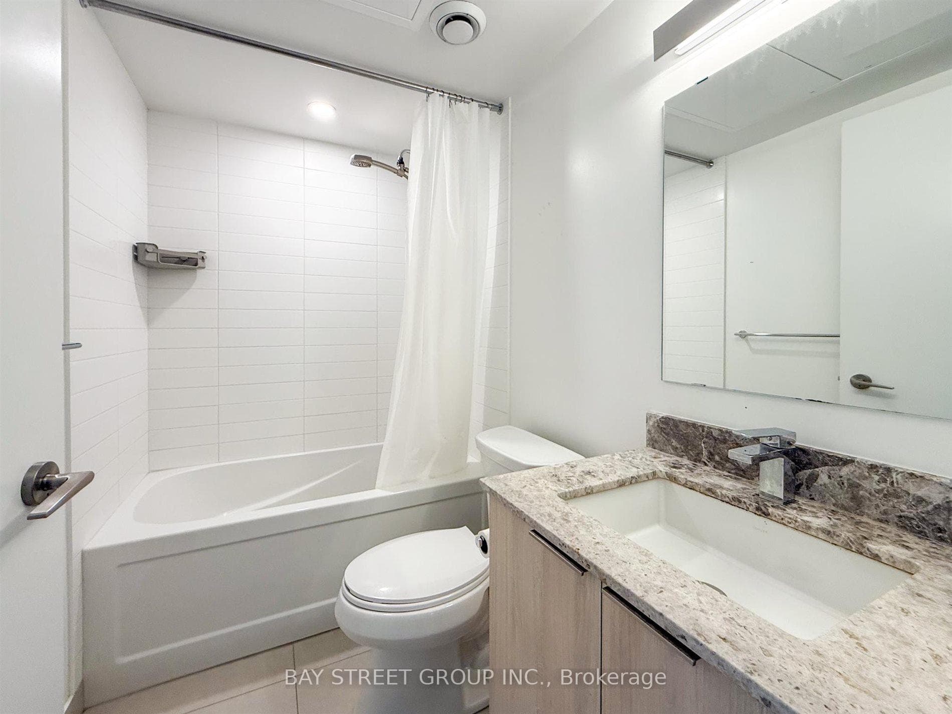 501 Yonge Street Unit 4203 photo 11