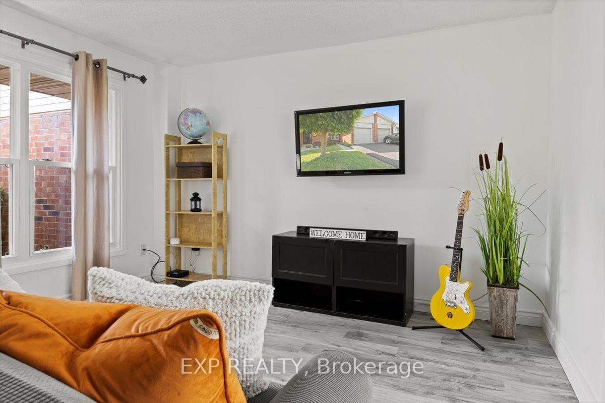 450 Bristol Crescent Unit 11 photo 9
