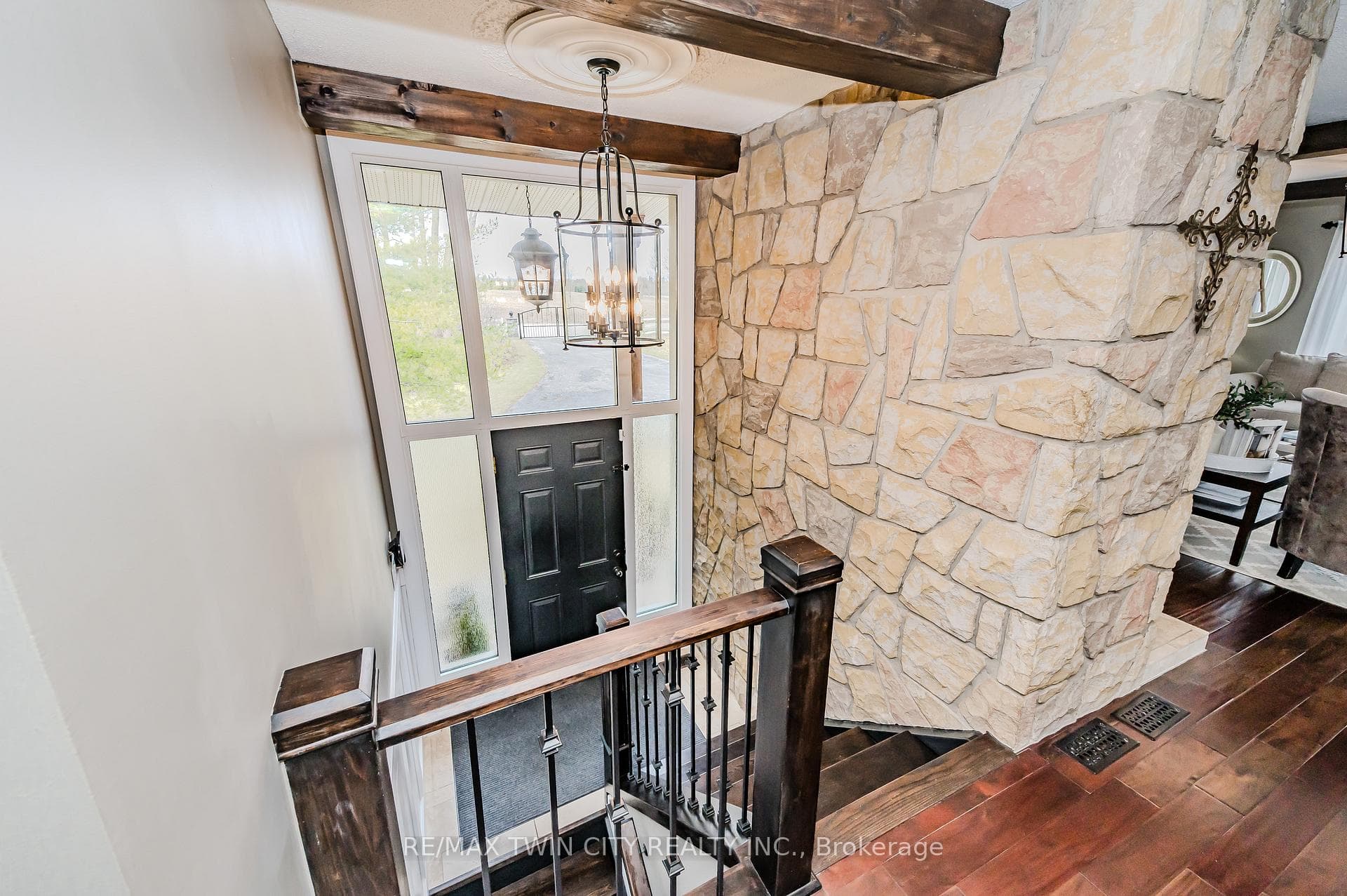 6725 Ellis Road photo 7