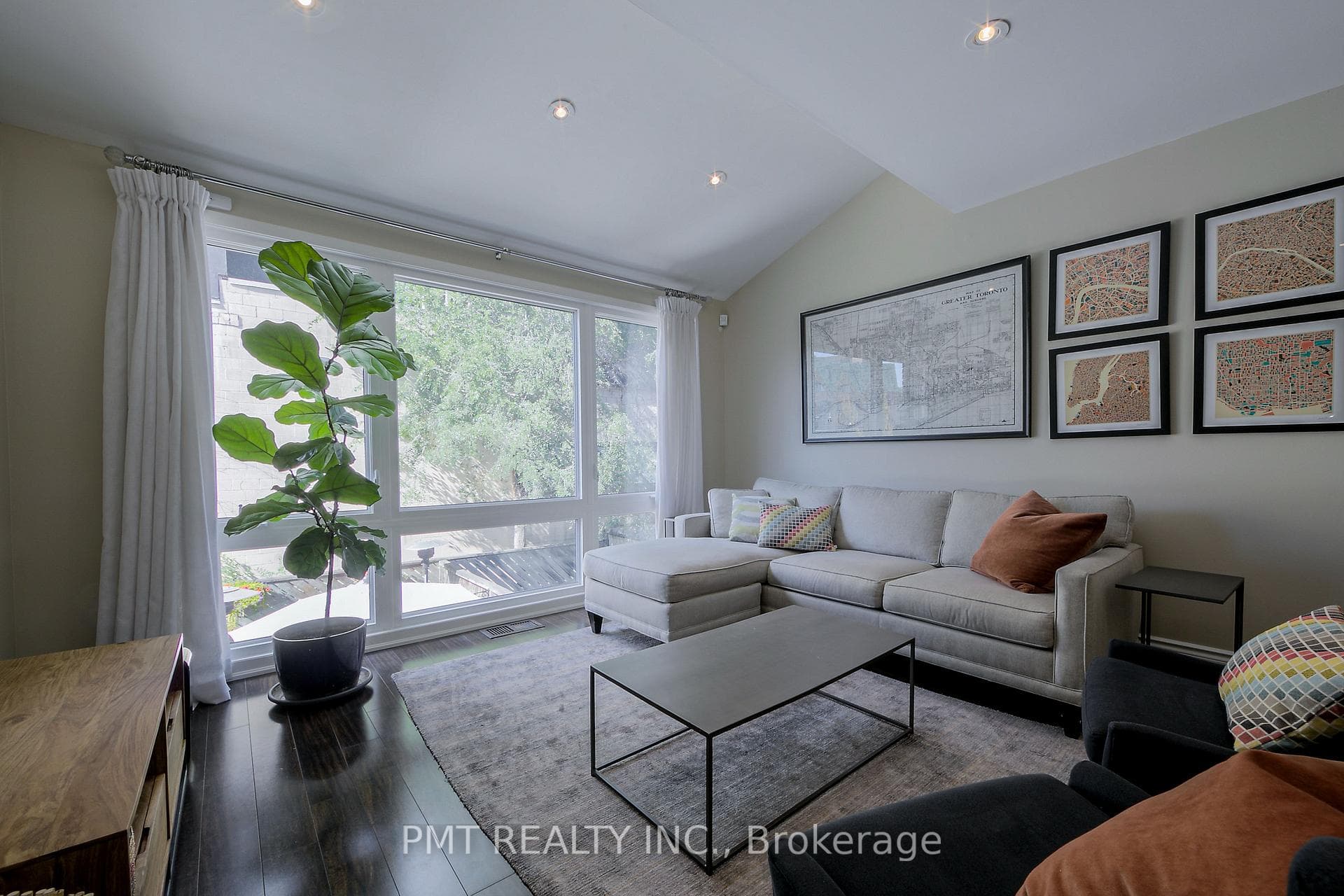 210 Bedford Road photo 13
