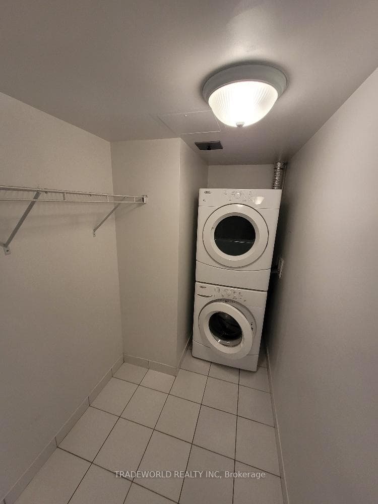 400 Adelaide Street Unit 814 photo 13