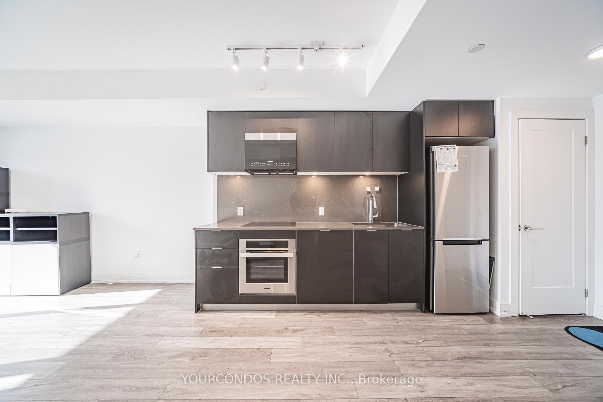 8 Cedarland Drive Unit 612 photo 6