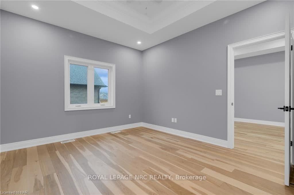 730 CLARENCE Street photo 20