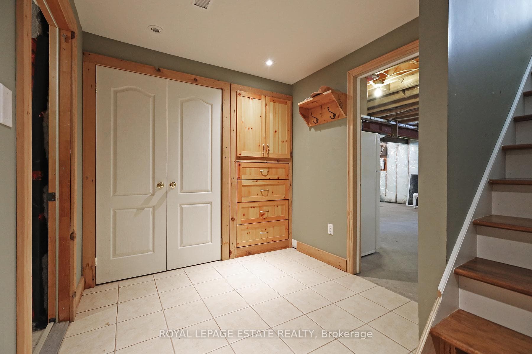 Cold cellar, built-in storage