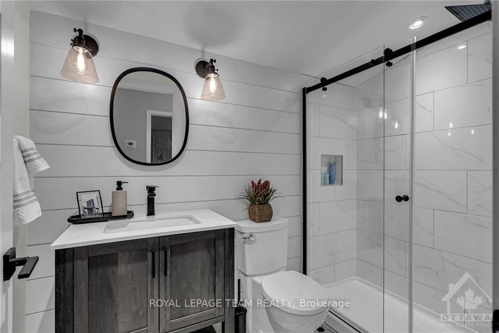 1671 8TH LINE Road photo 16
