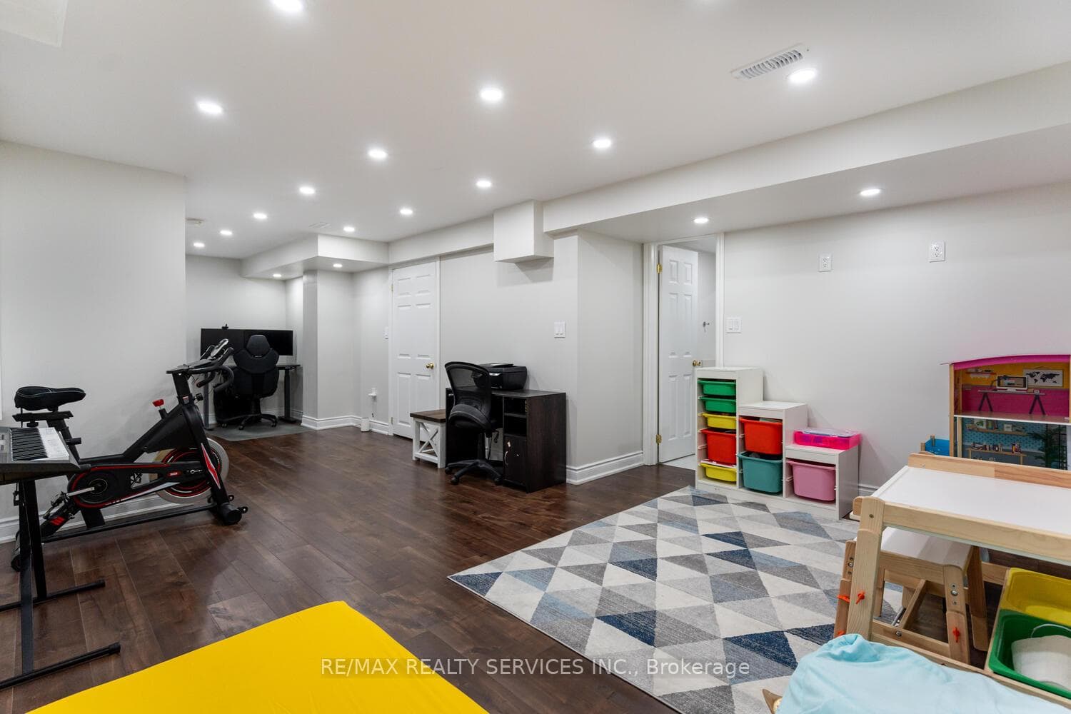 16 Regatta Crescent photo 34