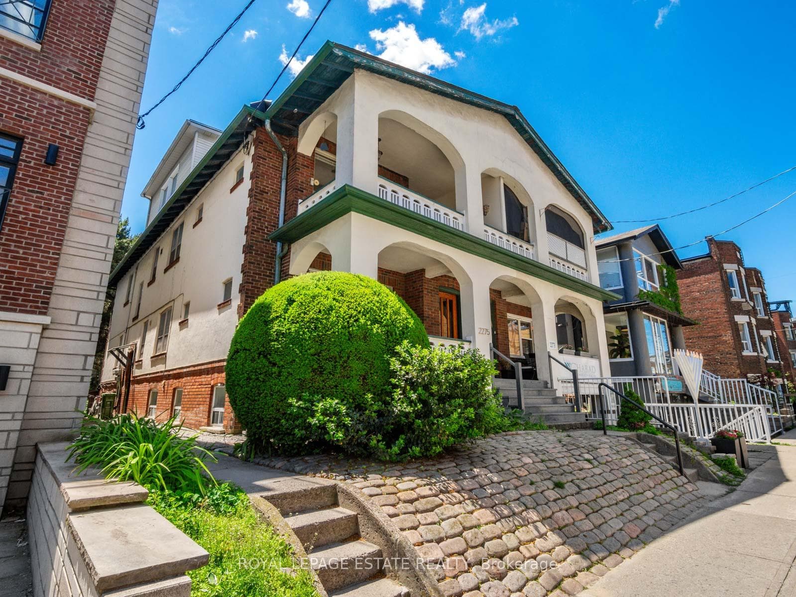 2275 Queen Street photo 3