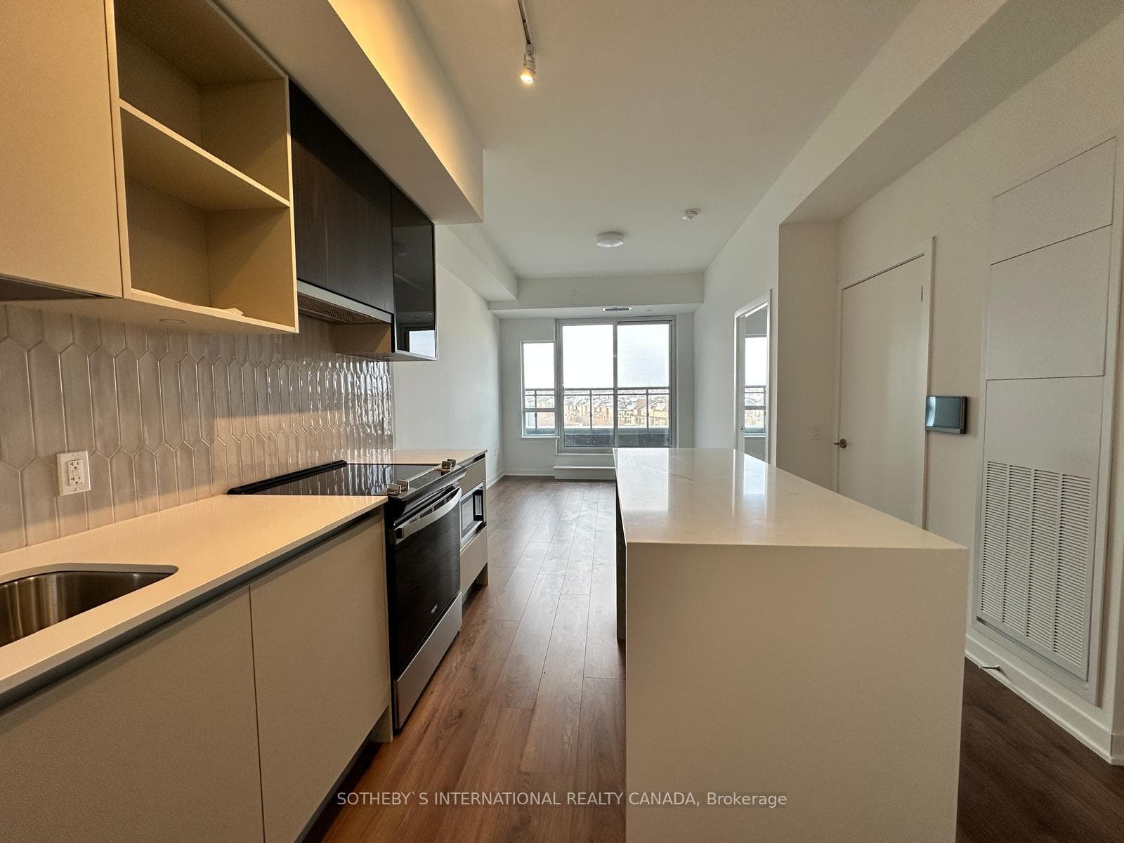 395 Dundas Street Unit 505 photo 5