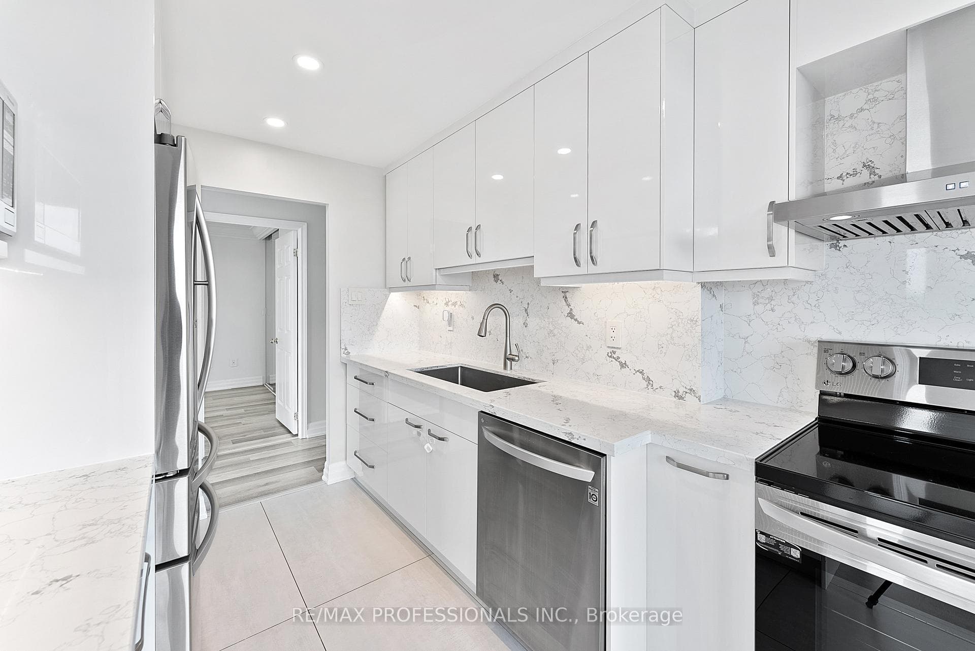 100 Quebec Avenue Unit 1512 photo 22