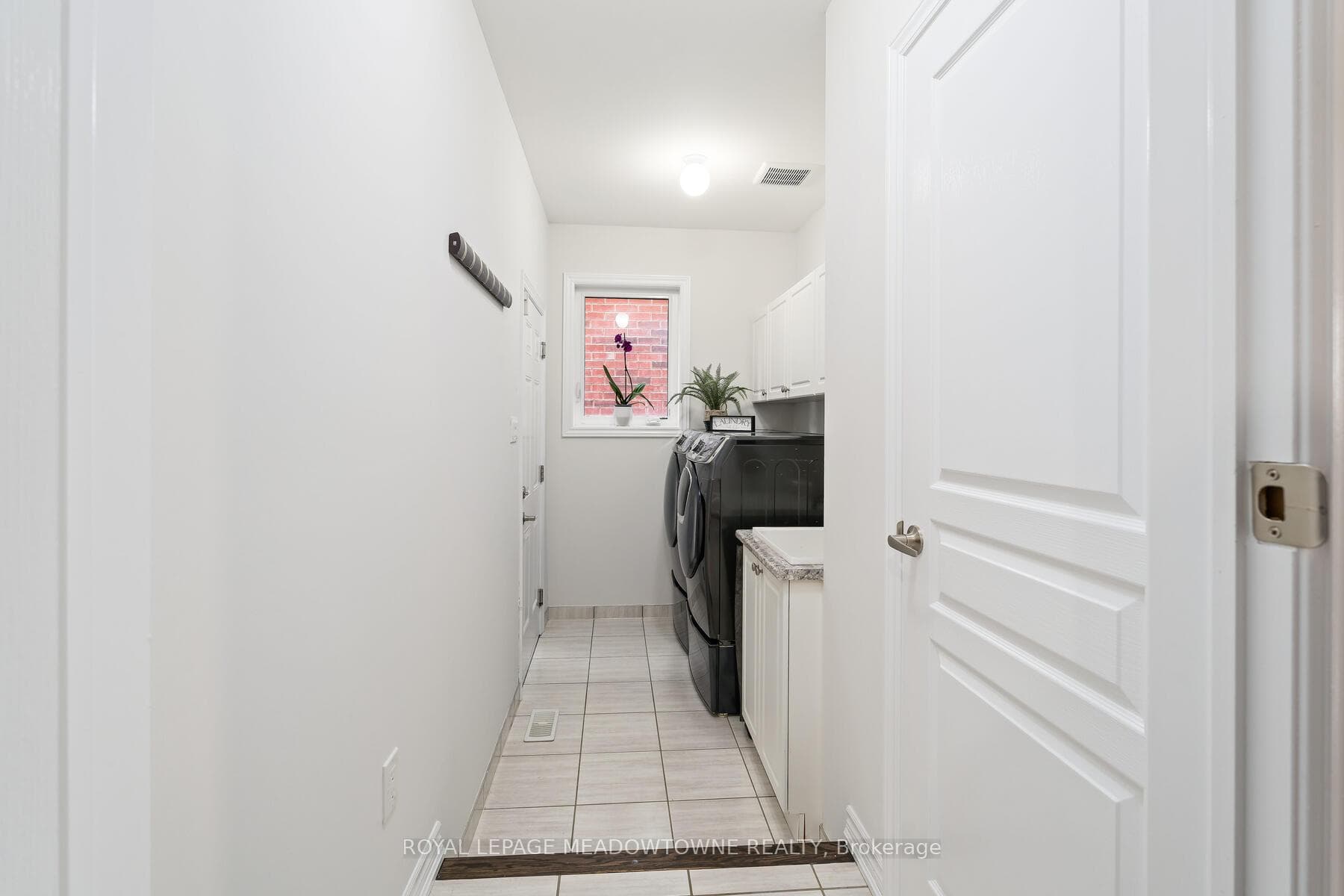 121 Upper Canada Court photo 23
