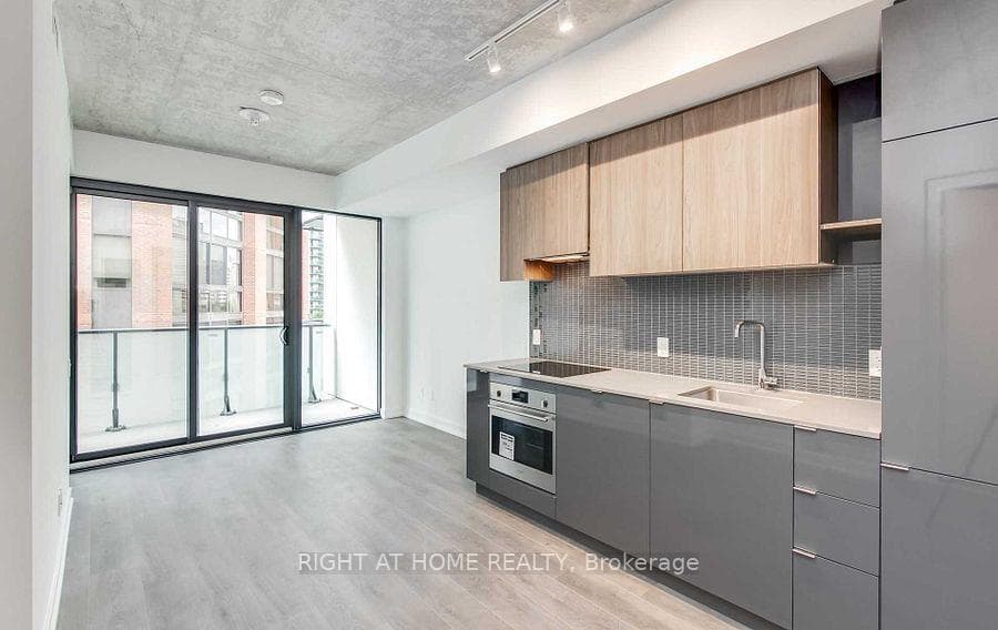 161 Roehampton Avenue Unit 624 photo 4