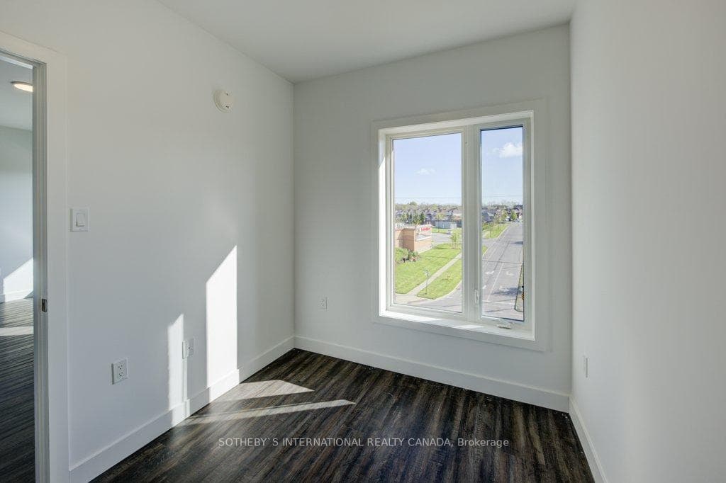 408 Dundas Street Unit 409 photo 12