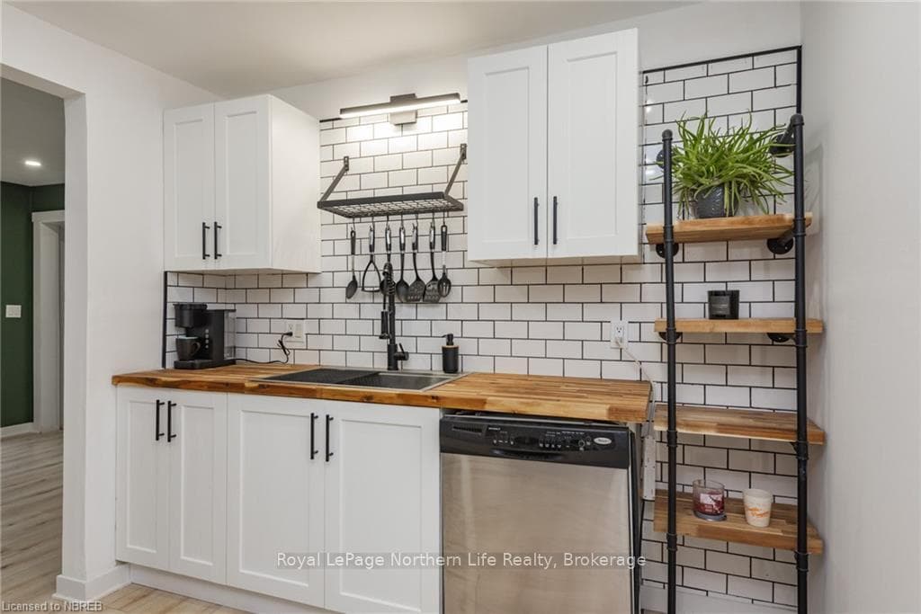 490 MAPLE Road photo 21