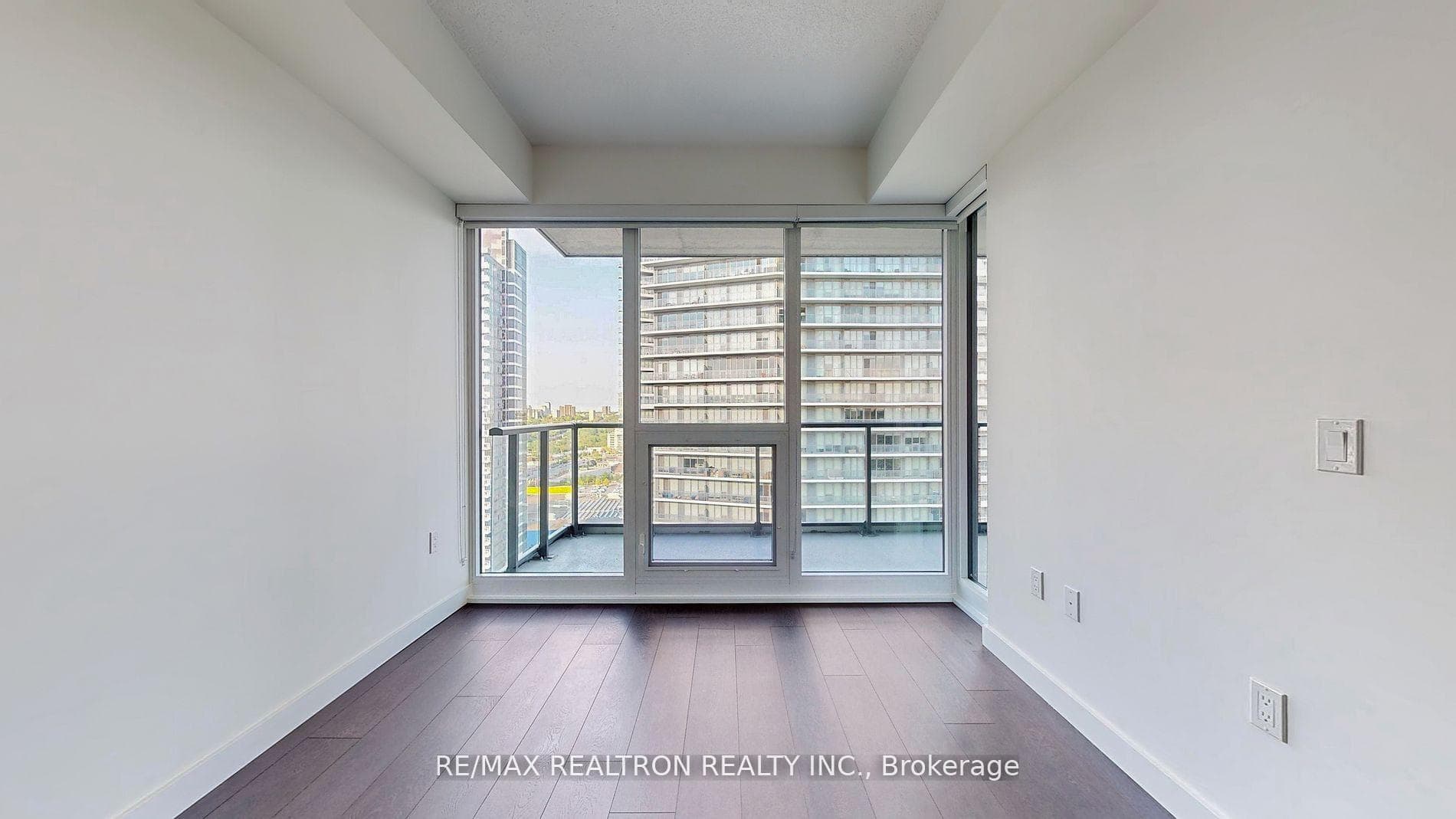 95 Mcmahon Drive Unit 2015 photo 20