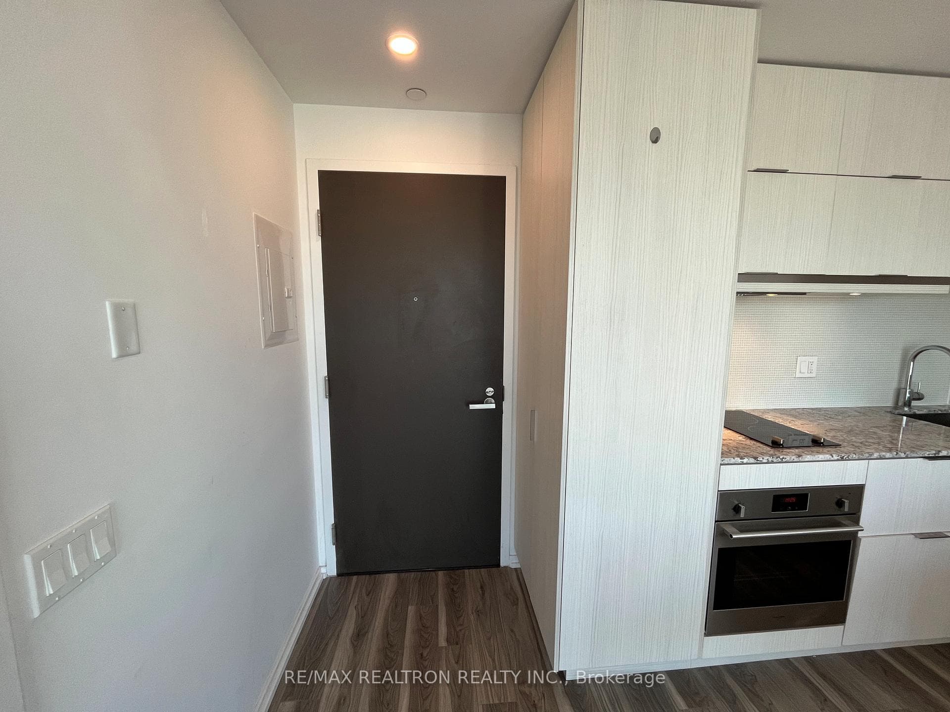 197 Yonge Street Unit 3113 photo 1