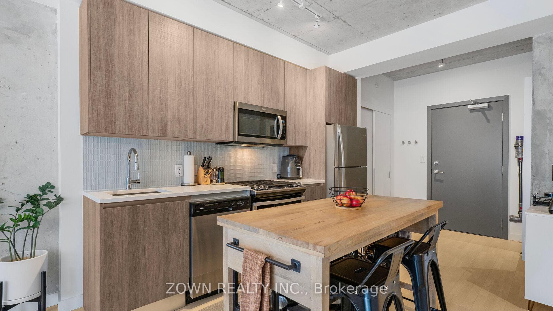 246 Logan Avenue Unit 222 photo 17