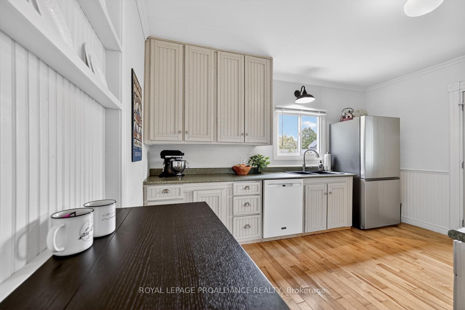 562 Prince Street photo 11
