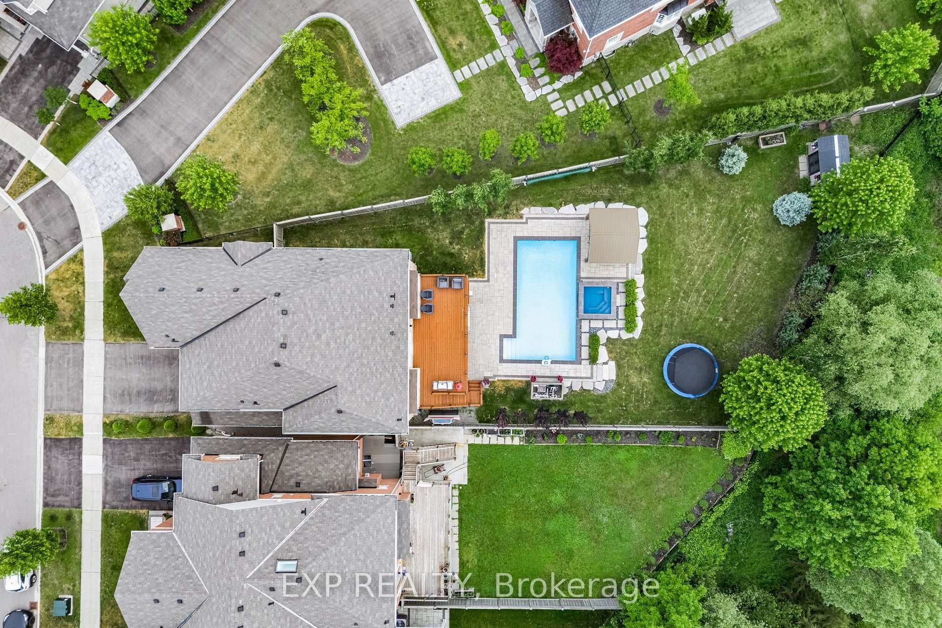 156 Degraaf Crescent photo 42