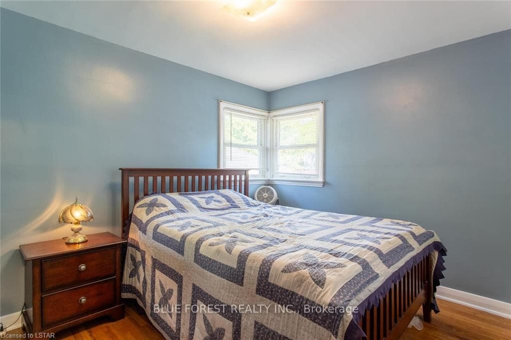 4 THORNE Avenue photo 23