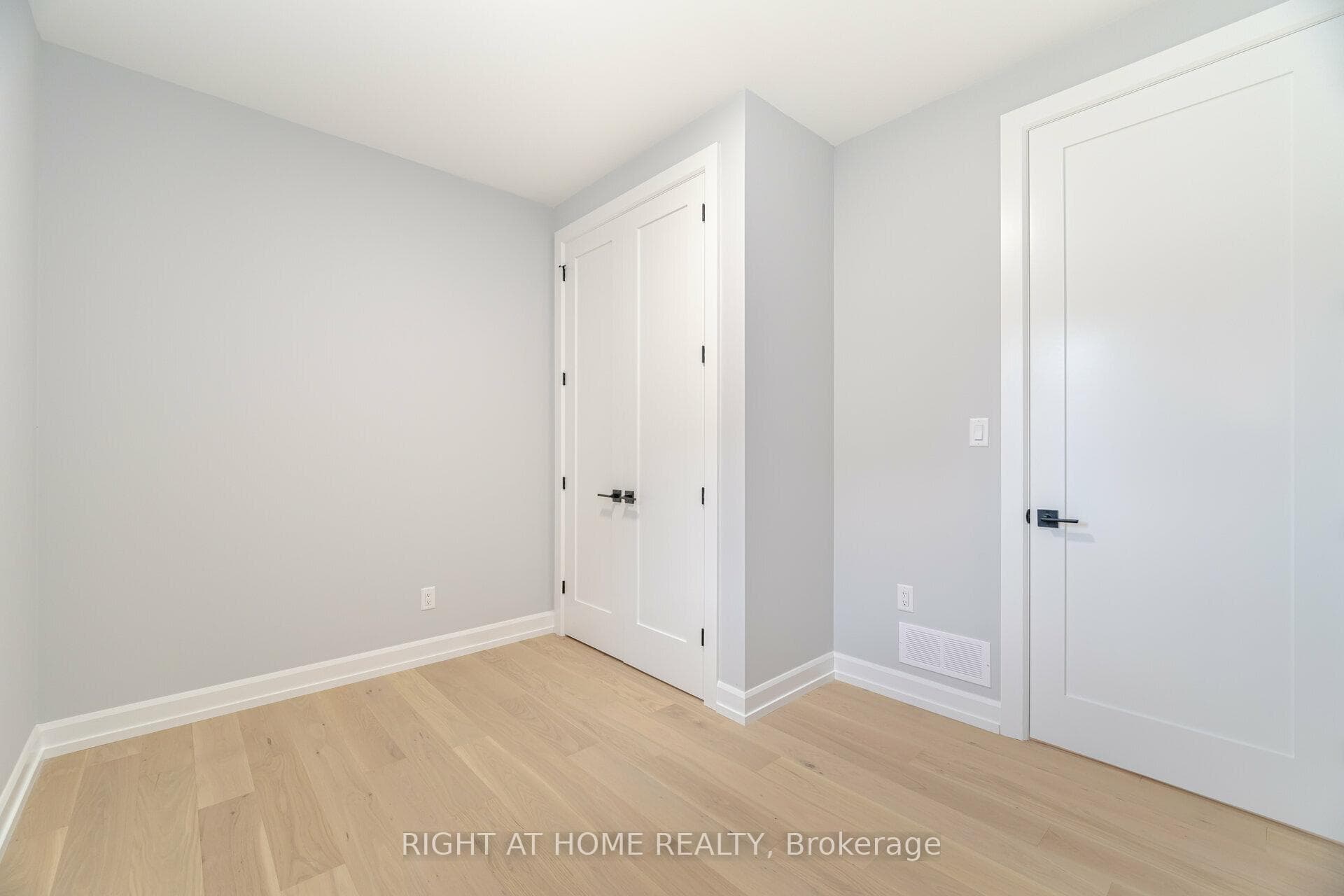 7934 Woodbine Street photo 12