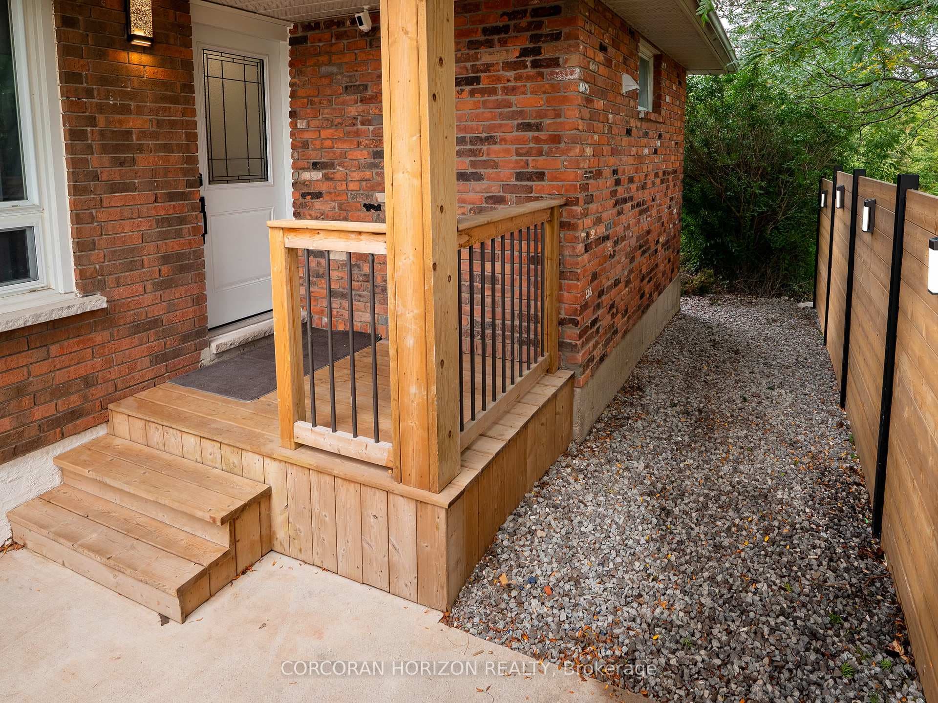 11 Thorncliff Drive photo 4