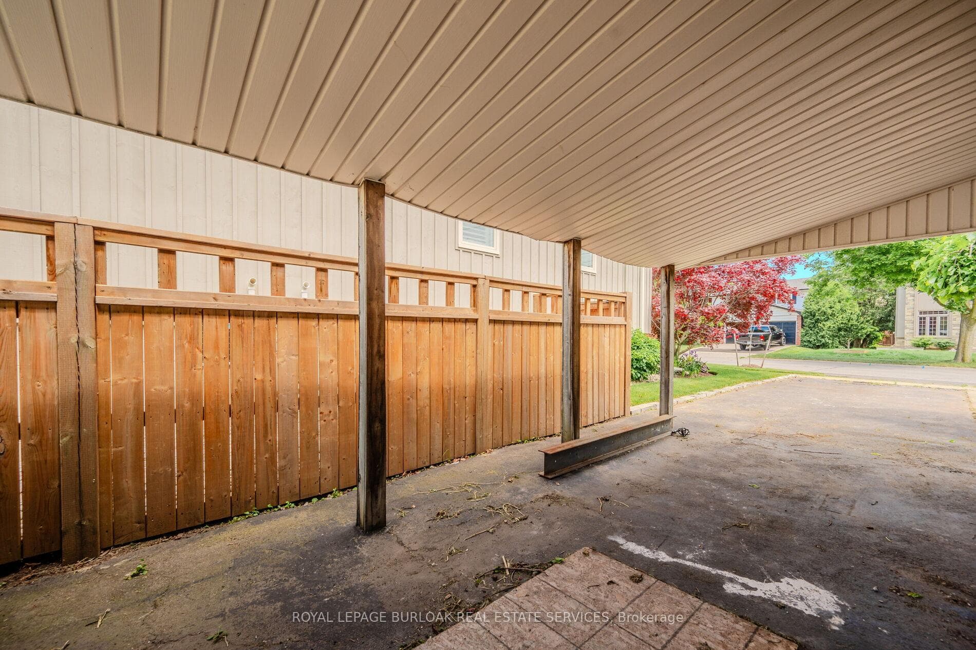 640 Dynes Road photo 35