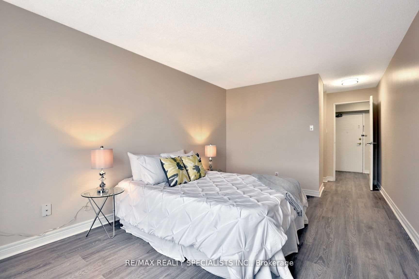 2470 Eglinton Avenue Unit 507 photo 10