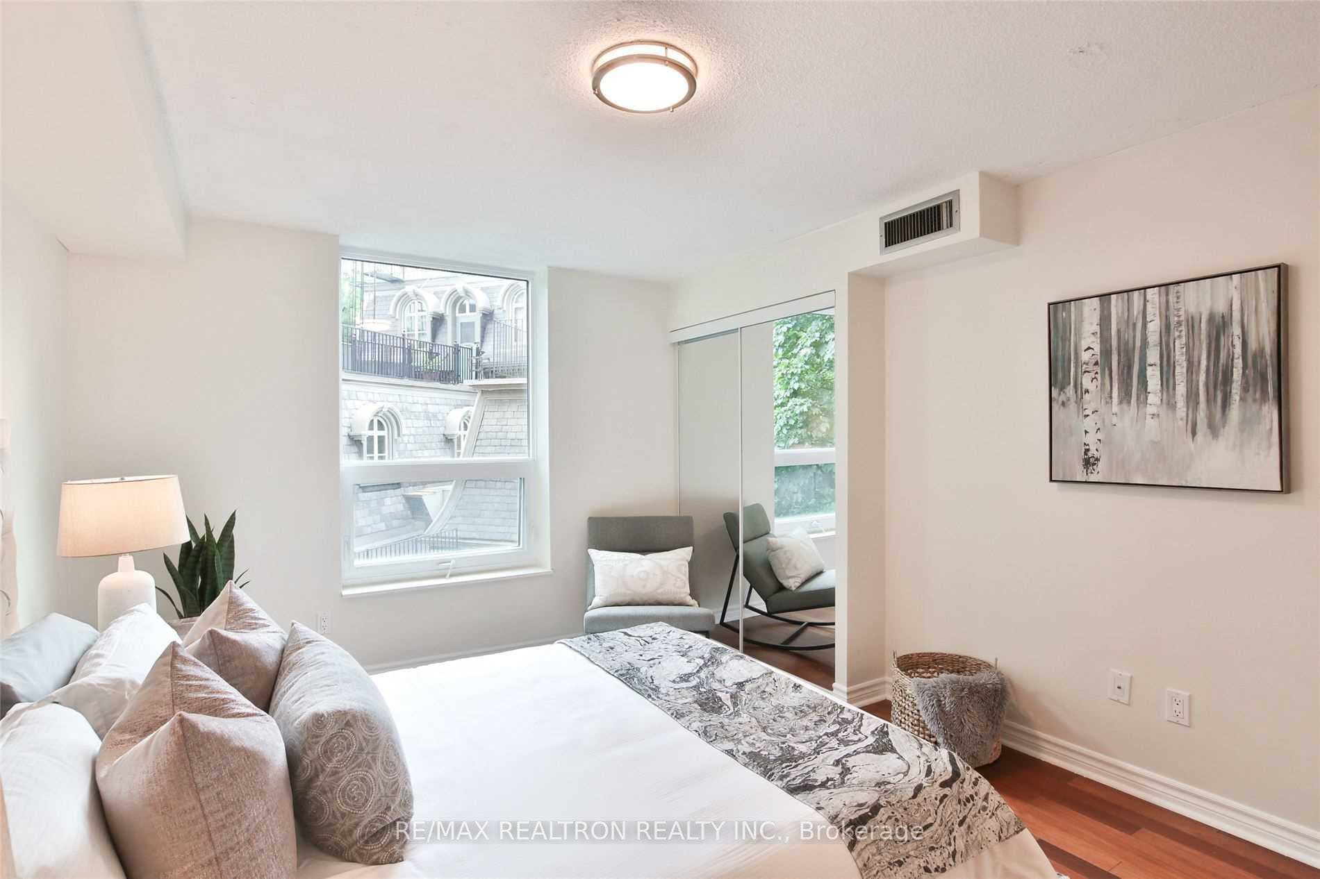 77 Maitland Place Unit 326 photo 18