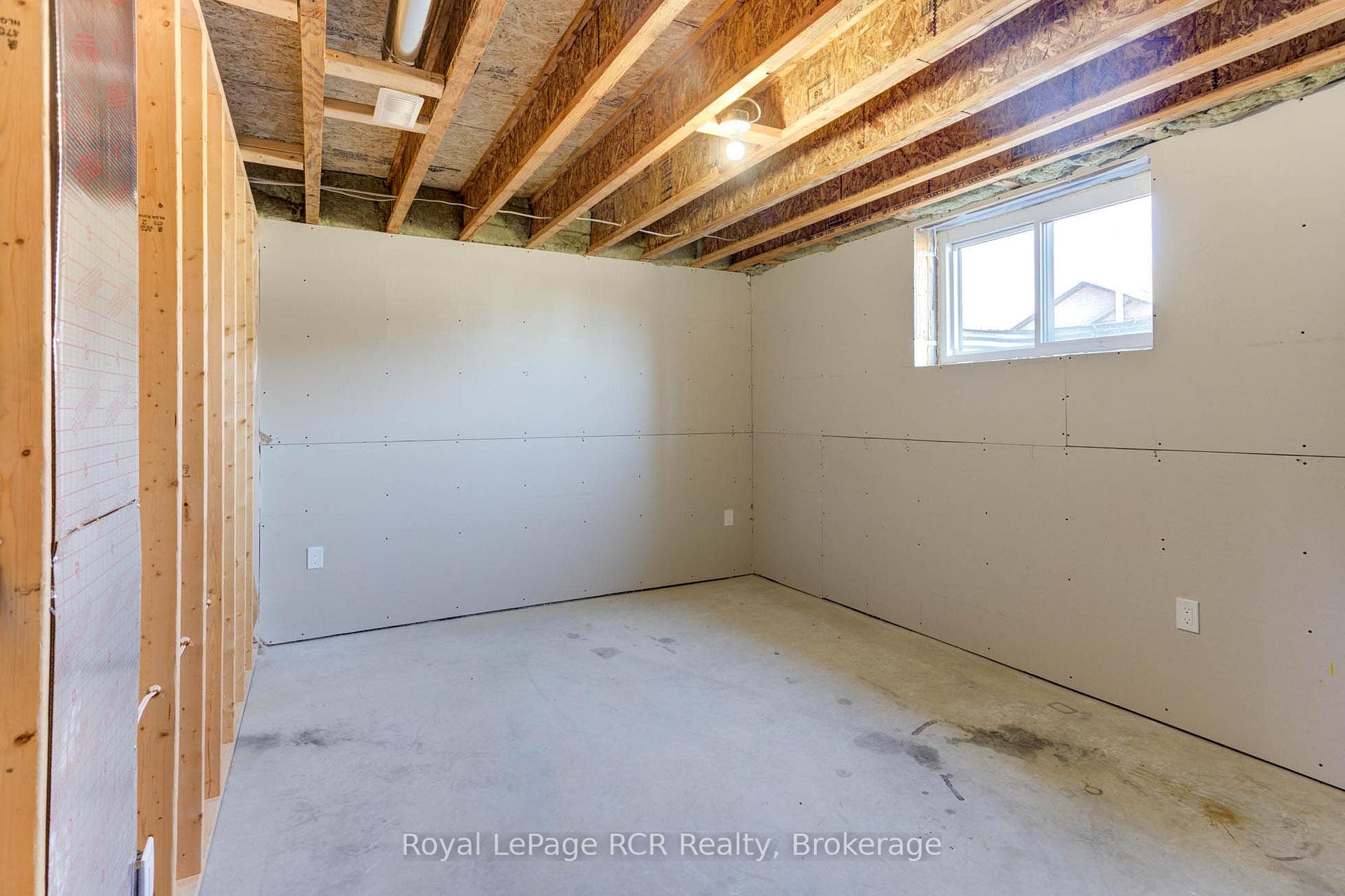274 Queen Street photo 23