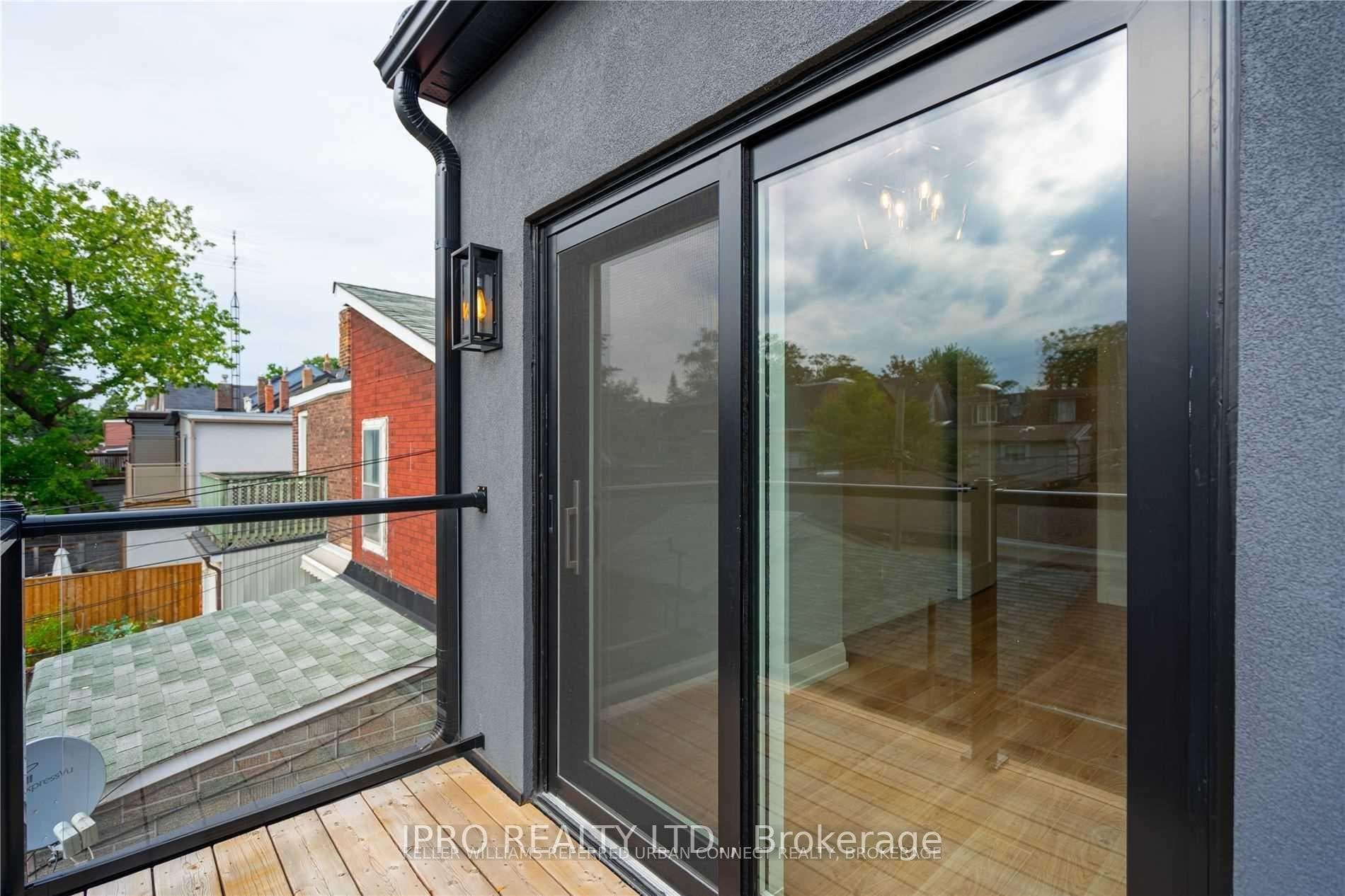 12 Montrose Avenue photo 33