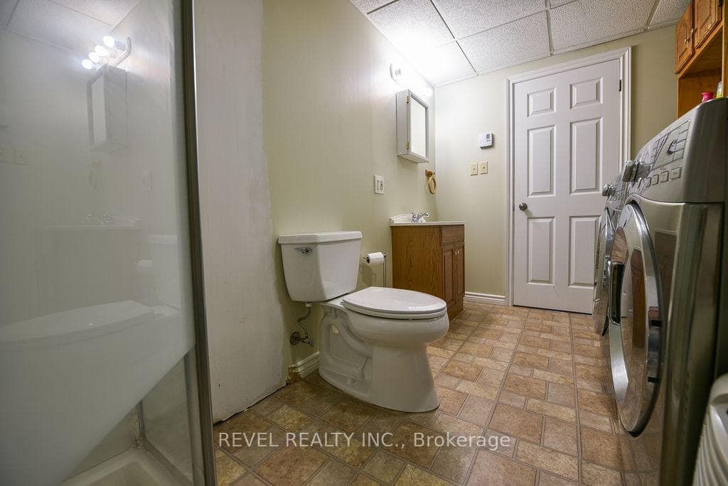 106 Renison Avenue photo 35