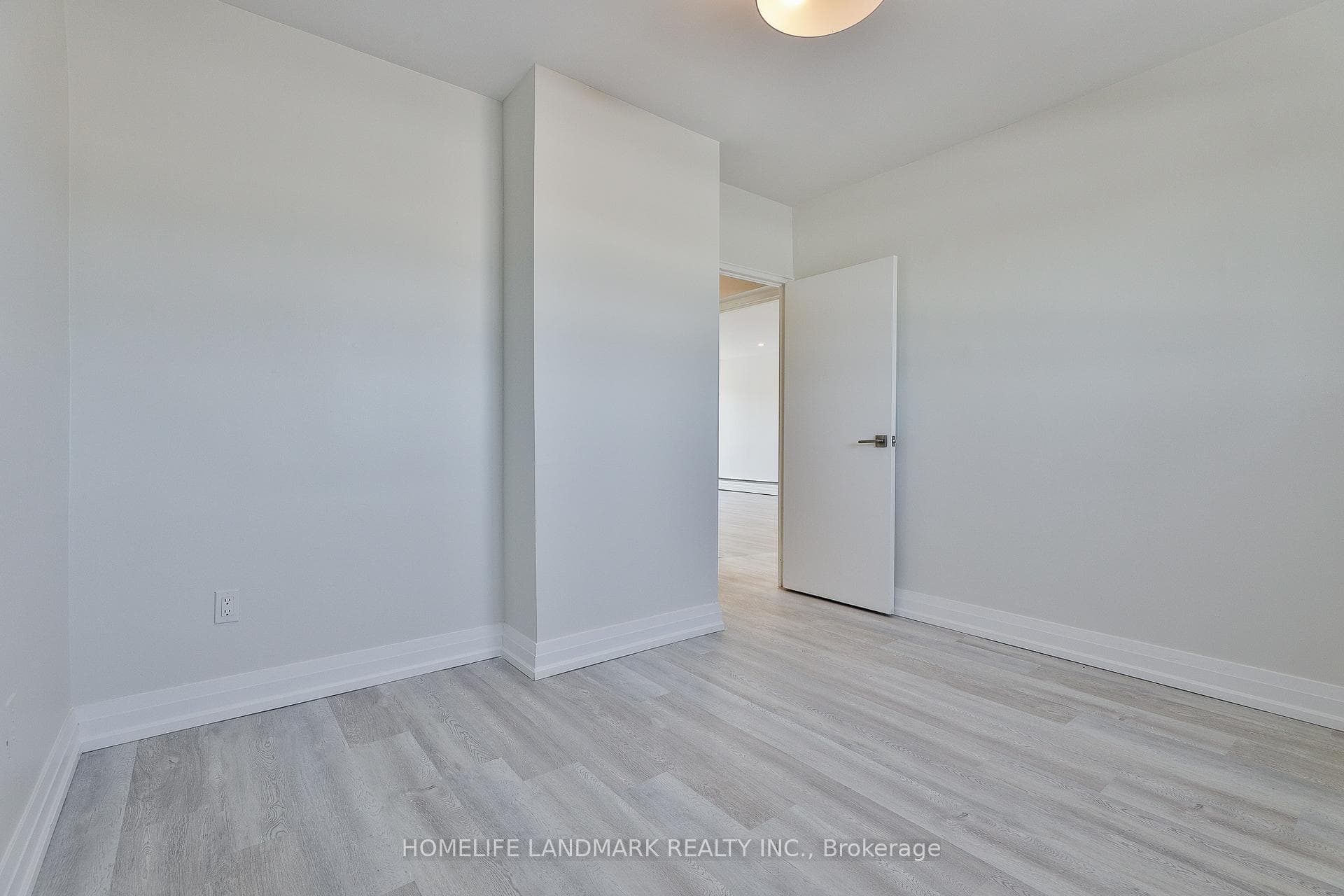265 The West Mall N/A Unit 3 photo 27
