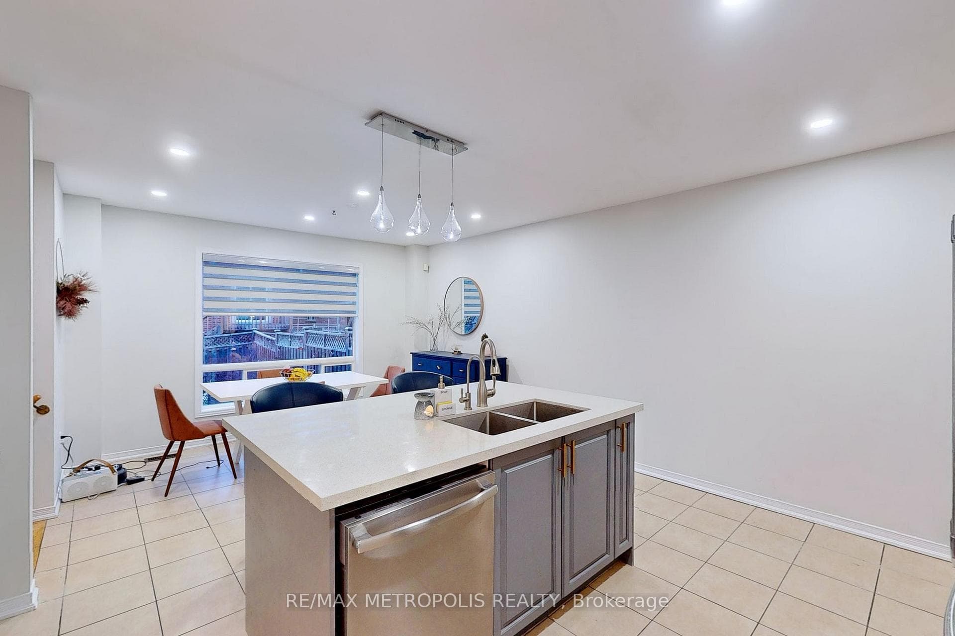 598 Reeves Way Boulevard photo 13