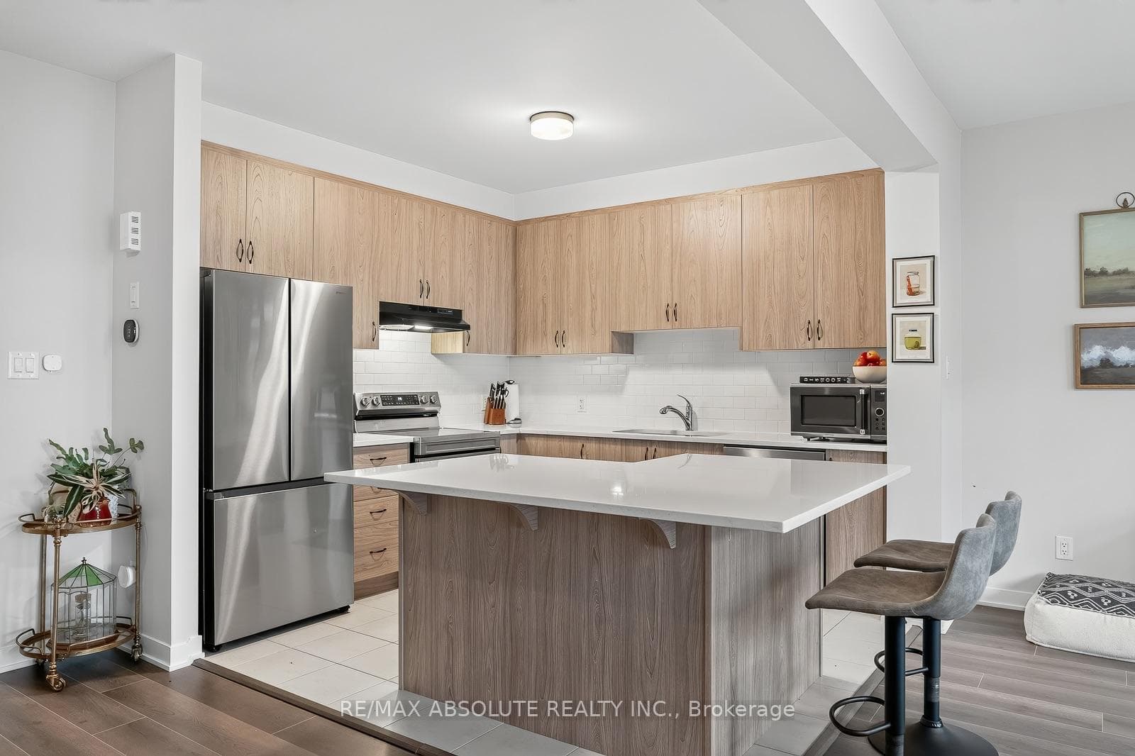 235 BILLRIAN Crescent photo 10